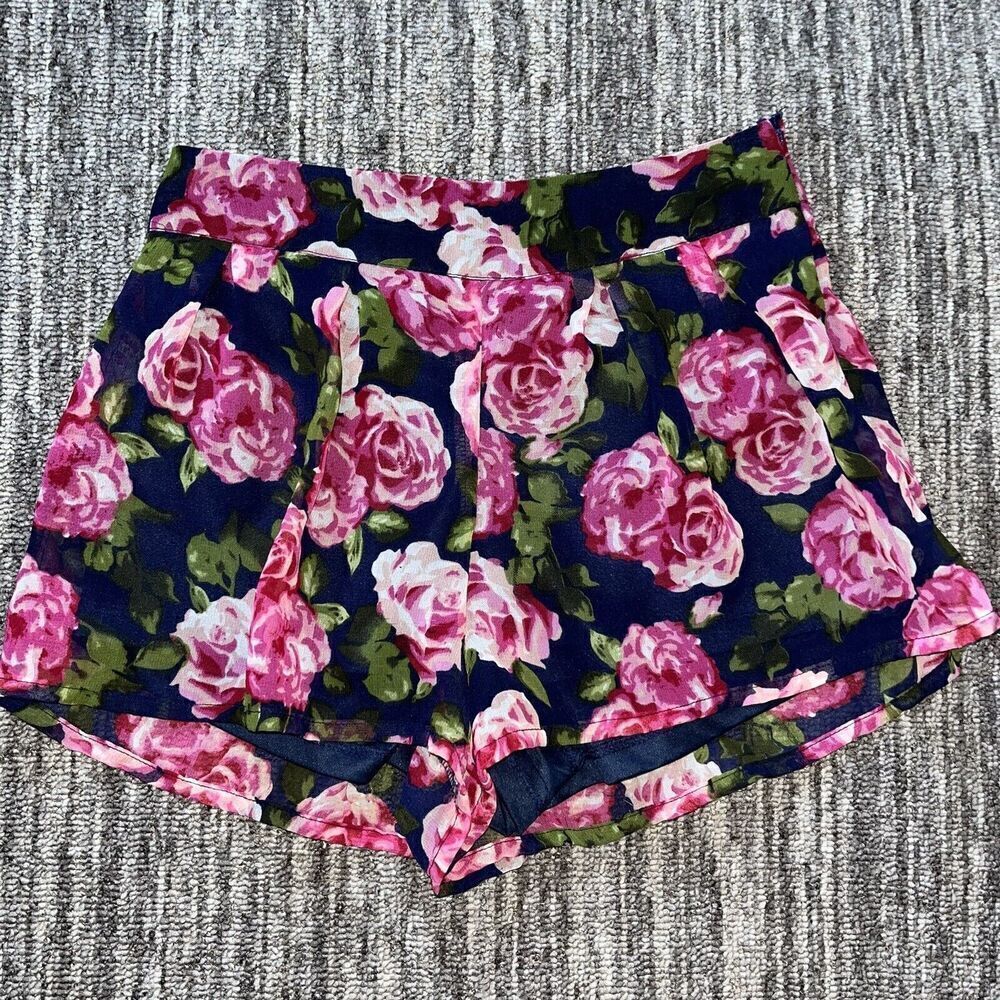 Charlotte Russe Women’s Shorts Sz XS Pink Roses Size Zip Lined Summer